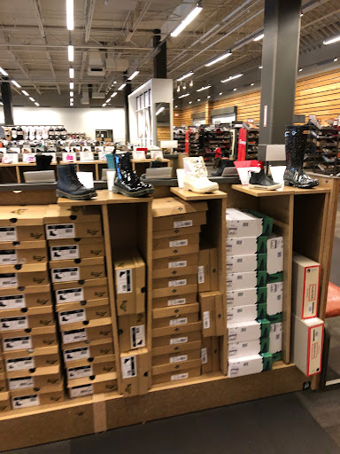 Shoe Store «DSW Designer Shoe Warehouse», reviews and photos, 7321 Lake St, River Forest, IL 60305, USA
