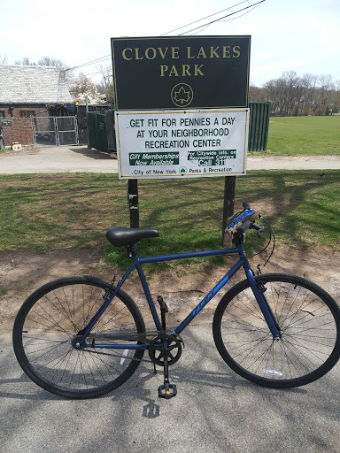 Golf Course «Silver Lake Golf Course», reviews and photos, 915 Victory Blvd, Staten Island, NY 10301, USA