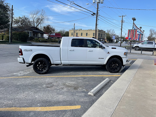Used Car Dealer «Bluebonnet Chrysler Dodge», reviews and photos, 547 S Seguin Ave, New Braunfels, TX 78130, USA