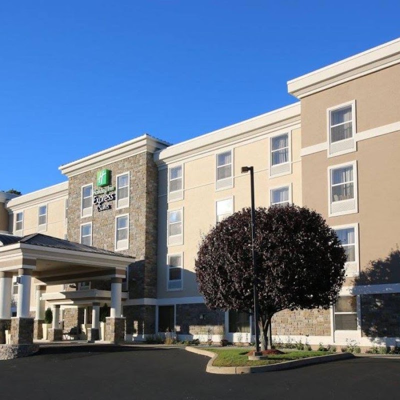 Holiday Inn Express & Suites Danbury - I-84, an IHG Hotel