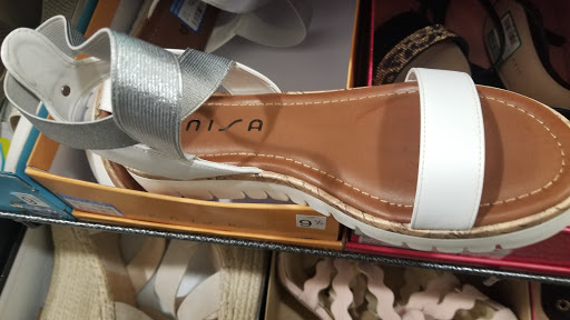 Shoe Store «DSW Designer Shoe Warehouse», reviews and photos, 13711 S Tamiami Trail, Fort Myers, FL 33912, USA