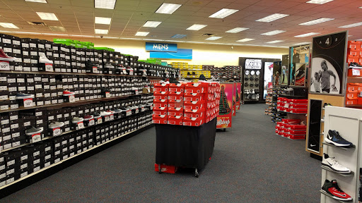 Shoe Store «Shoe Carnival», reviews and photos, 152 S Gary Ave, Bloomingdale, IL 60108, USA
