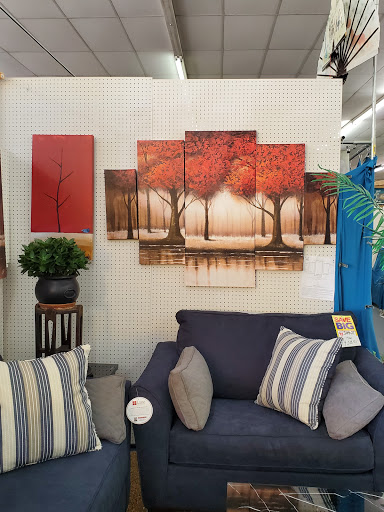 Flea Market «Streetsboro Flea Market - Furniture, Antiques, Collectibles», reviews and photos, 1513 Streetsboro Rd, Streetsboro, OH 44241, USA