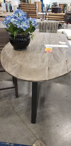 Outlet Store «Rooms To Go Outlet Furniture Store - Pearl River», reviews and photos, 63295 Old Military Rd, Pearl River, LA 70452, USA