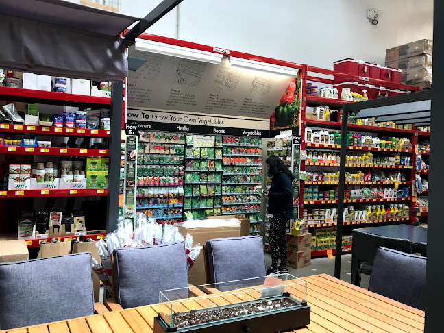 Bunnings Warehouse New Plymouth - Hardware store
