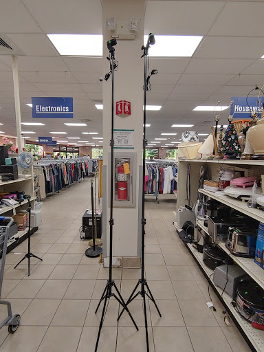 Thrift Store «Goodwill Retail Store», reviews and photos, 514 Waughtown St, Winston-Salem, NC 27127, USA