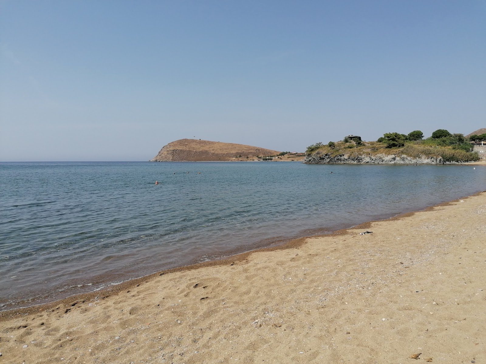 Photo of Romeikos Gialos beach and the settlement