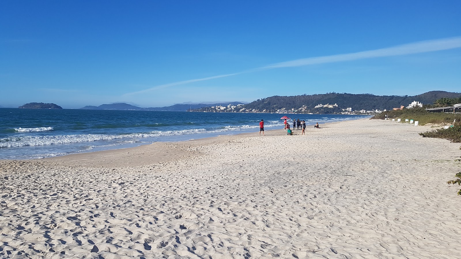 Foto von Praia do Canajure mit geräumiger strand