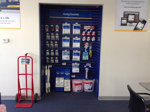 Self-Storage Facility «Life Storage», reviews and photos, 1 Executive Blvd, Farmingdale, NY 11735, USA