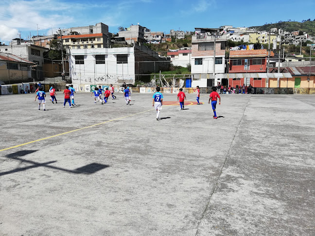 Opiniones de  Escuela de Fútbol Juan Pablo II en Quito - Campo de fútbol