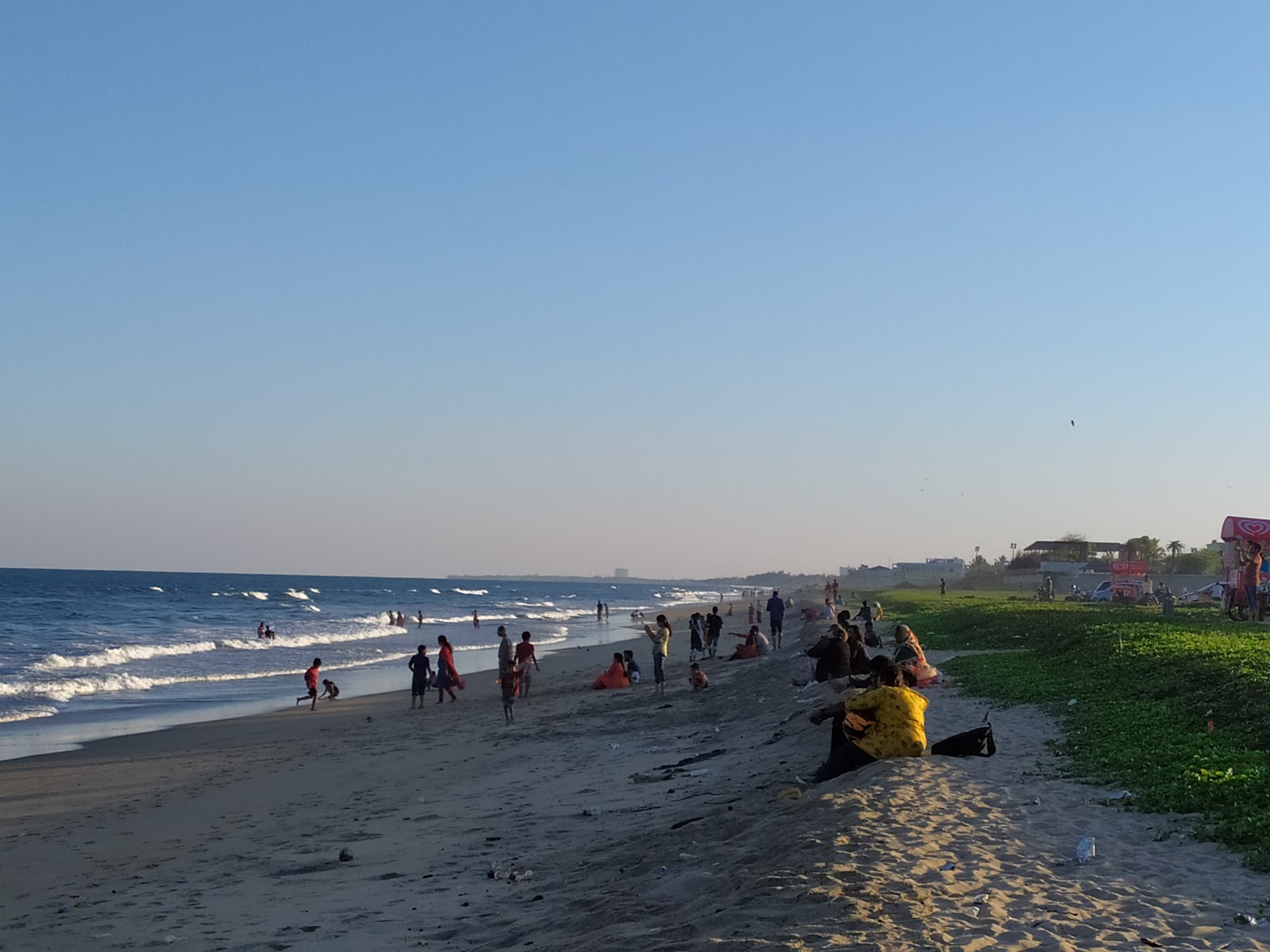 Panaiyur Beach ECR的照片 带有碧绿色纯水表面