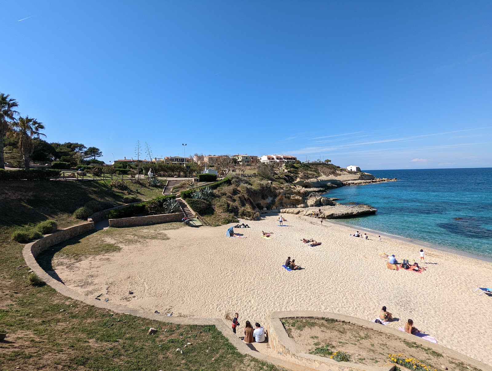 Balai Beach'in fotoğrafı dağlarla çevrili