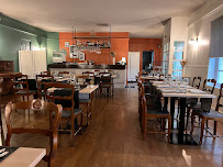 Atmosphère du Restaurant français Restaurant Le Magny à Sassenay - n°3