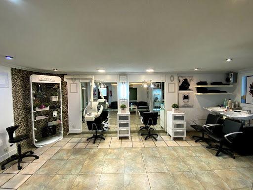 Peluquería Joaquín latino en Plasencia, Cáceres‎