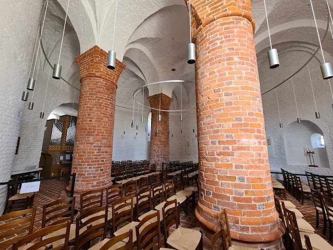 Anmeldelser af Thorsager Rundkirke i Løgten - Kirke