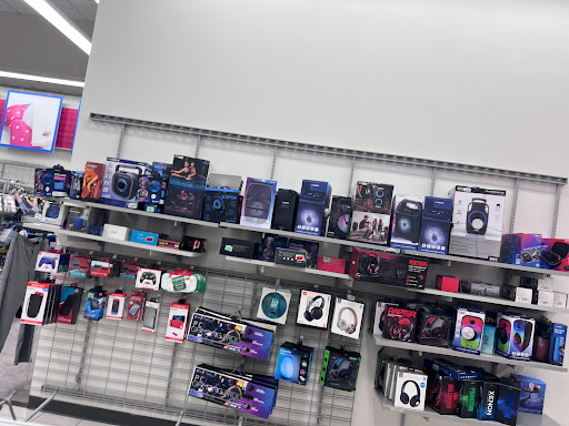 Clothing Store «Burlington Coat Factory», reviews and photos, 4849 Golf Rd, Skokie, IL 60077, USA