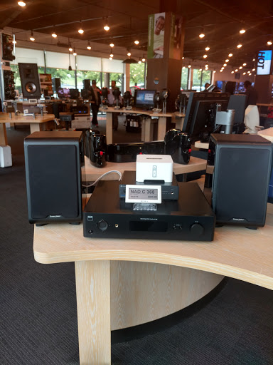 Electronics Store «Crutchfield Store», reviews and photos, 825 Gardens Blvd, Charlottesville, VA 22901, USA