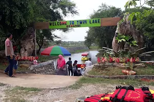 Twin Lake Kemangi image