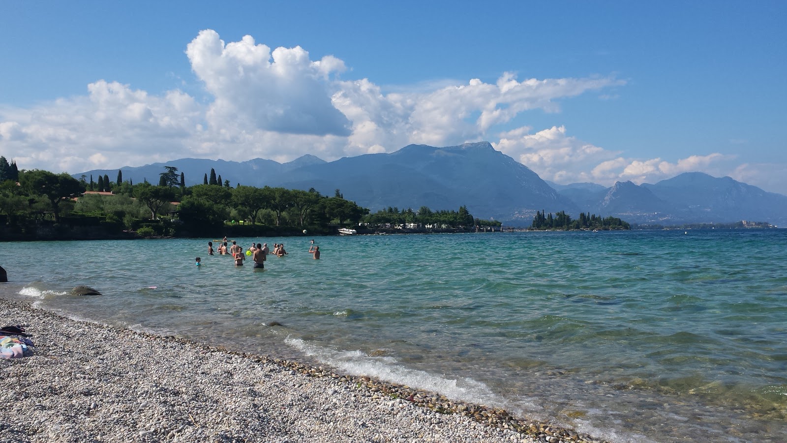 Foto van Spiaggia Pisenze met turquoise puur water oppervlakte