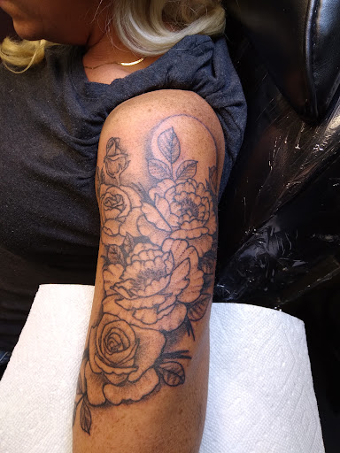 Tattoo Shop «Lost Soul Tattoo & Piercing», reviews and photos, 2609 Wilmington Pike, Dayton, OH 45419, USA