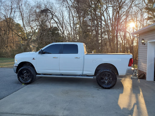 Used Tire Shop «Used Too Tires», reviews and photos, 8231 Kings Hwy, King George, VA 22485, USA