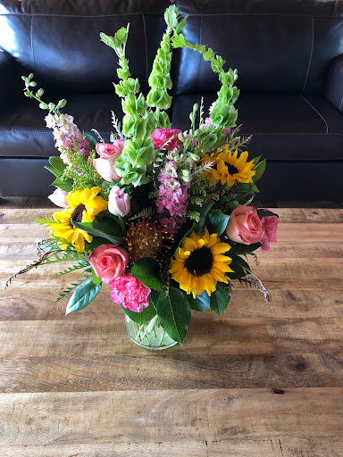 Florist «Country Living Florist & Fine Gifts», reviews and photos, 1309 11th St #105, Arcata, CA 95521, USA