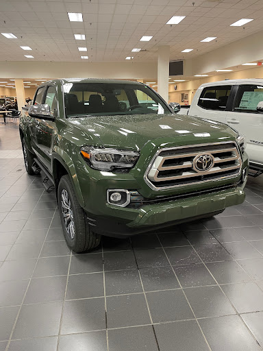 Toyota Dealer «Kings Toyota - New Cars, Indoor Showroom», reviews and photos, 4700 Fields Ertel Rd, Cincinnati, OH 45249, USA