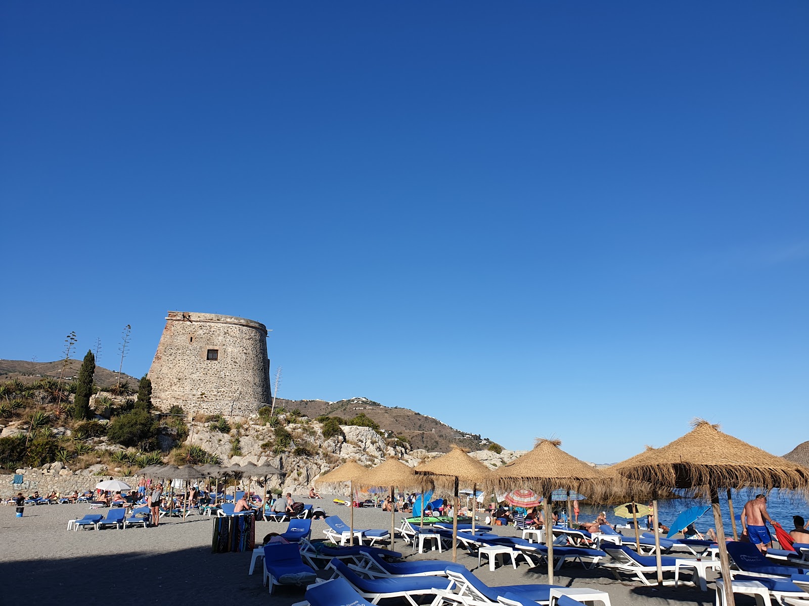 Foto di Playa de Velilla - luogo popolare tra gli intenditori del relax