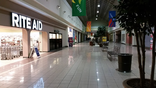 ShoppingTown Mall, 3649 Erie Blvd E, Syracuse, NY 13214, USA, 