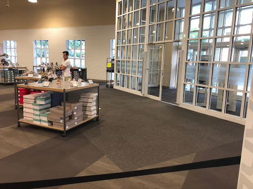 Shoe Store «DSW Designer Shoe Warehouse», reviews and photos, 12090 SW 88th St, Miami, FL 33186, USA