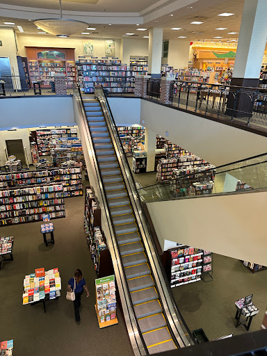 Barnes & Noble image