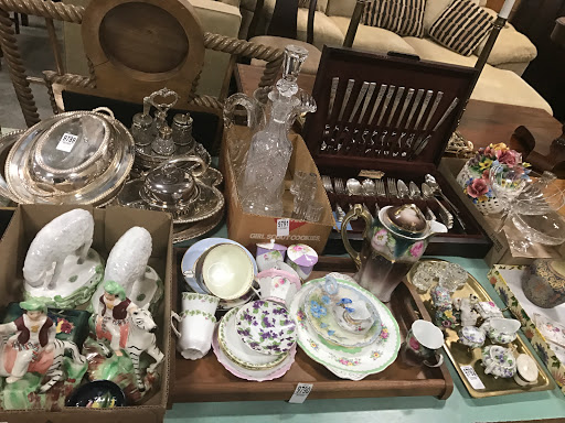 Auction House «RPN Sales & Auction House», reviews and photos, 4451 N Milwaukee Ave, Chicago, IL 60630, USA