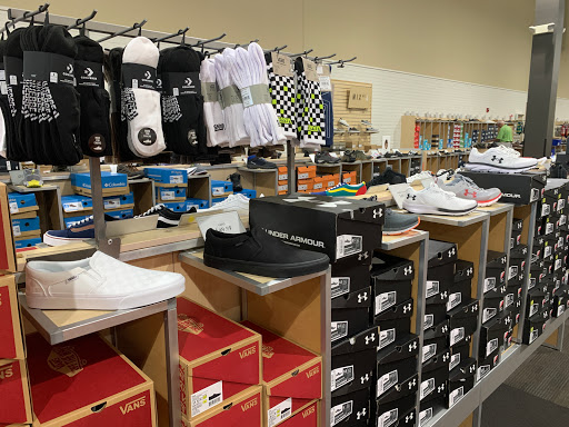 Shoe Store «DSW Designer Shoe Warehouse», reviews and photos, 1300 Huguenot Rd, Midlothian, VA 23113, USA