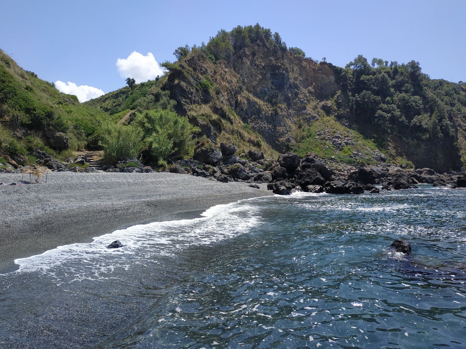 Fotografija Baia del Carpino nahaja se v naravnem okolju