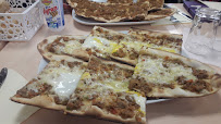 Plats et boissons du Restaurant turc Kevser Kebab pizza - Restaurant Meyzieu - n°6