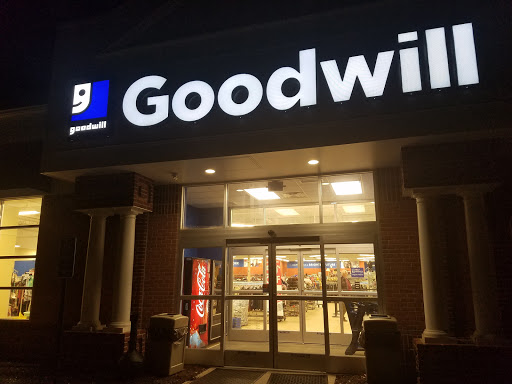 Thrift Store «Goodwill Avon Store & Donation Station», reviews and photos, 260 W Main St, Avon, CT 06001, USA