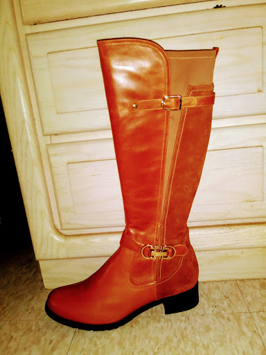 Stores to buy women's high boots Boston