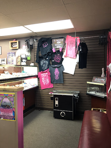 Tattoo Shop «Pink Elephant Tattoo Studio», reviews and photos, 707 S Ankeny Blvd, Ankeny, IA 50023, USA