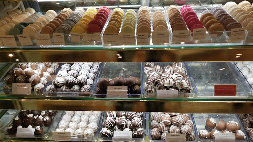 Shopping Mall «Westfield Fashion Square», reviews and photos, 14006 Riverside Dr, Sherman Oaks, CA 91423, USA