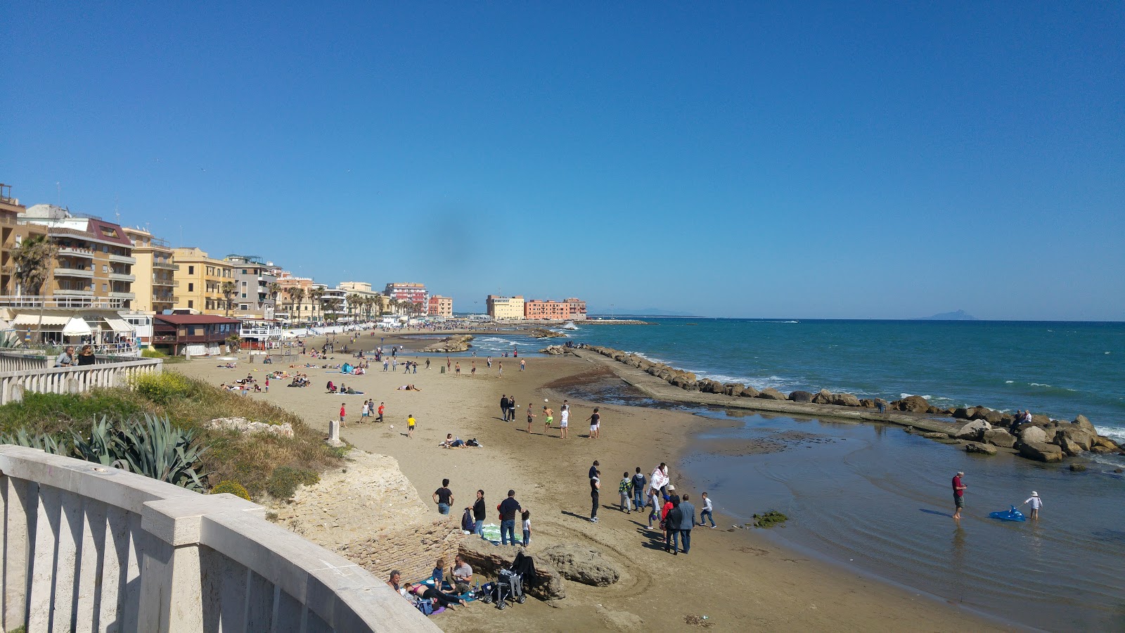 Spiaggia di Riviera Vittorio Mallozzi的照片 带有米色沙子表面