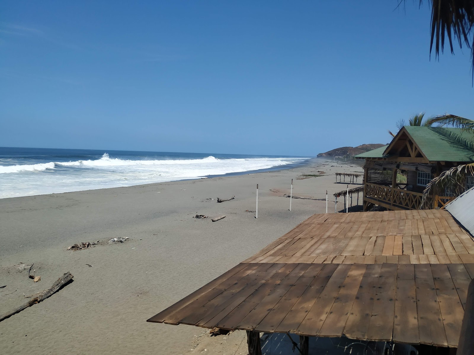 Playa Nexpa'in fotoğrafı uçurumlarla desteklenmiş
