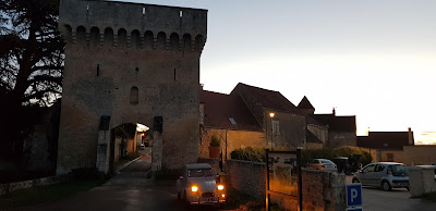 Porte de ville de Druyes-les-Belles-Fontaines à Druyes-les-Belles-Fontaines