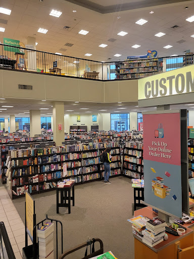 Book Store «Barnes & Noble», reviews and photos, 5959 Triangle Town Blvd, Raleigh, NC 27616, USA