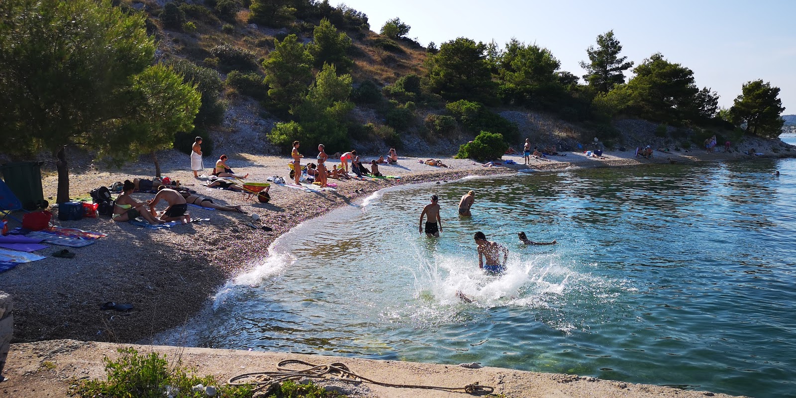 Foto di Martinska beach e il suo bellissimo paesaggio