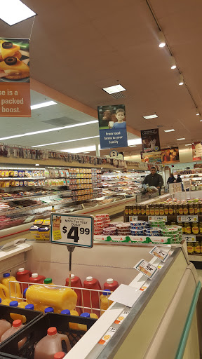 Grocery Store «Market Basket», reviews and photos, 310 Mishawum Rd, Woburn, MA 01801, USA