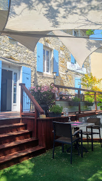 Atmosphère du Restaurant français Le Petit Jardin à Vallon-Pont-d'Arc - n°4