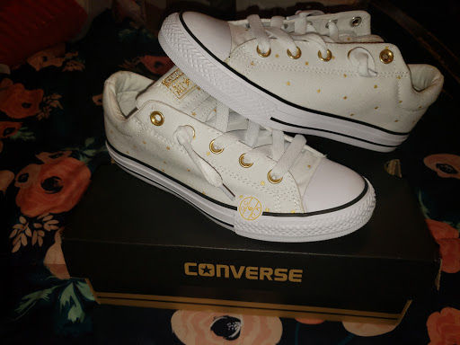 Shoe Store «Famous Footwear Outlet», reviews and photos, 651 Kapkowski Rd, Elizabeth, NJ 07201, USA