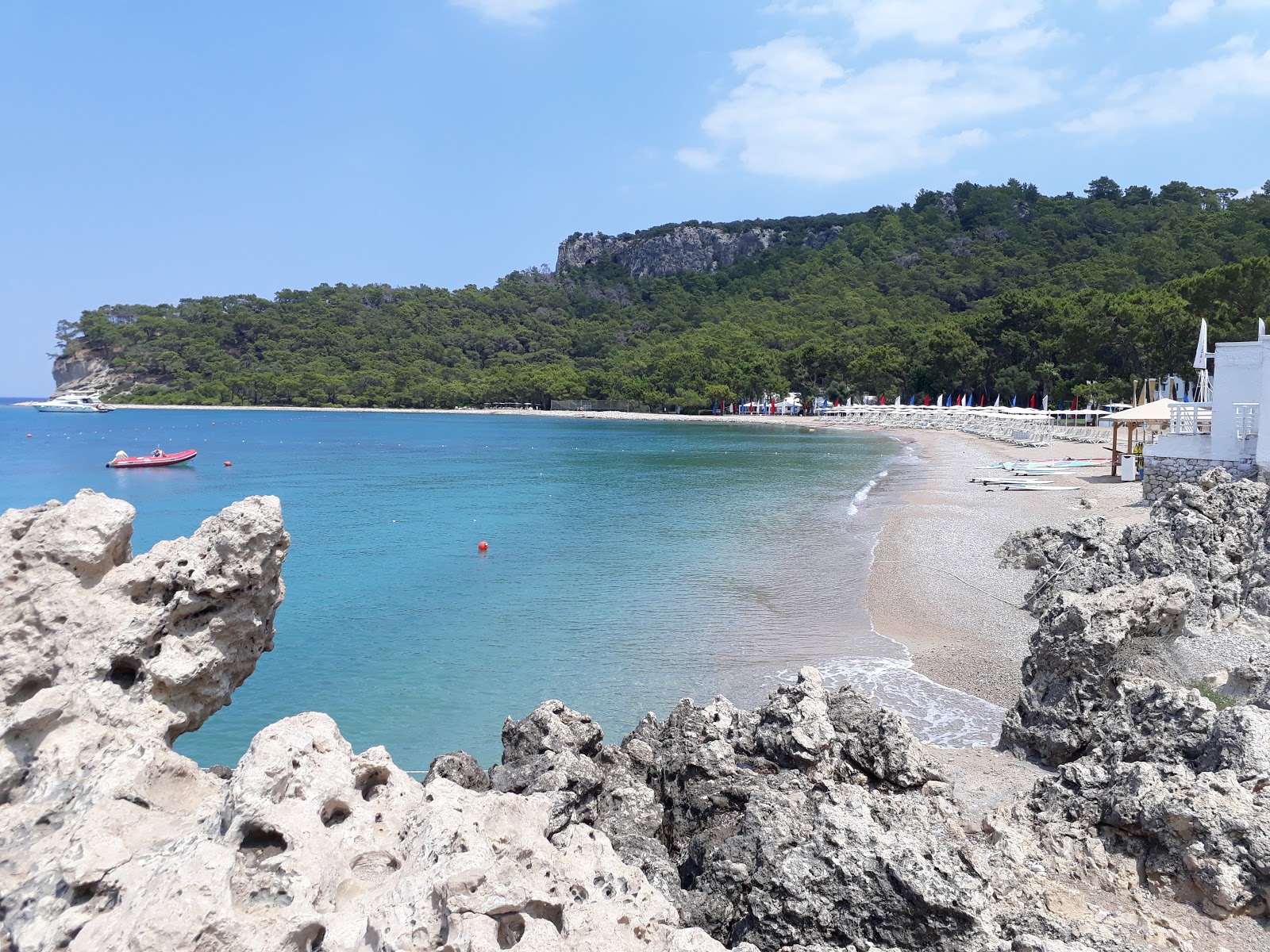 Foto de Club Med Kemer con arena negra y guijarros superficie