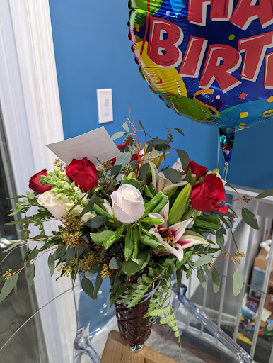 Florist «Gala Florist», reviews and photos, 5 Bowling Green Pkwy #5, Lake Hopatcong, NJ 07849, USA