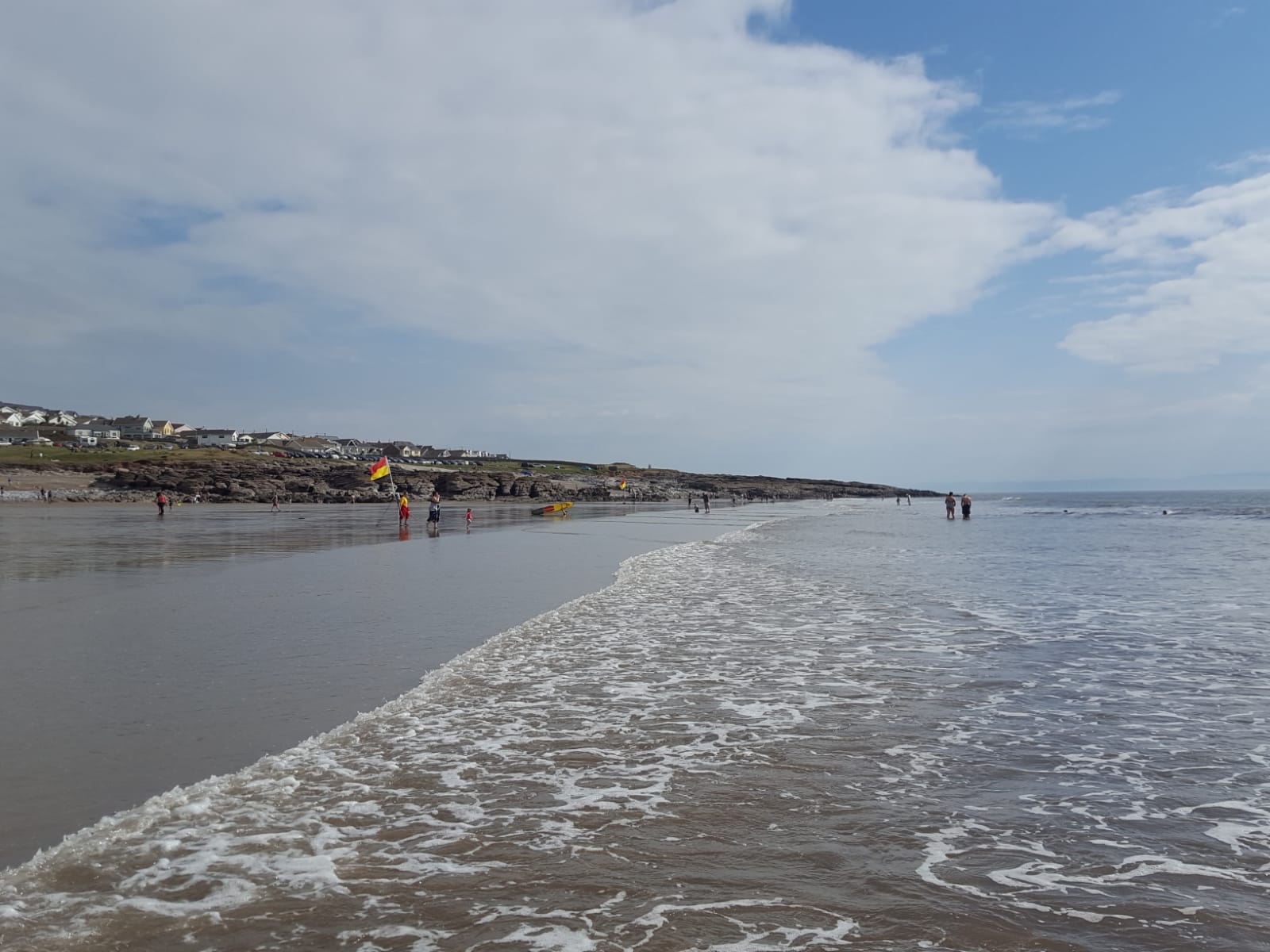 Zdjęcie Plaża Ogmore z powierzchnią turkusowa czysta woda